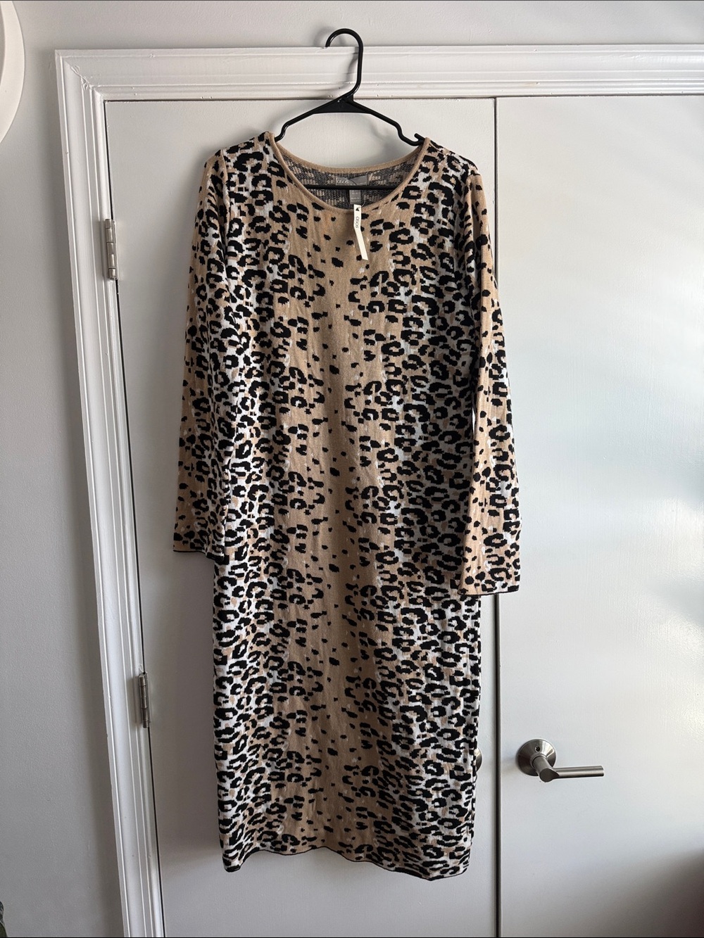 Leopard Print Long Sleeve Shift Dresa